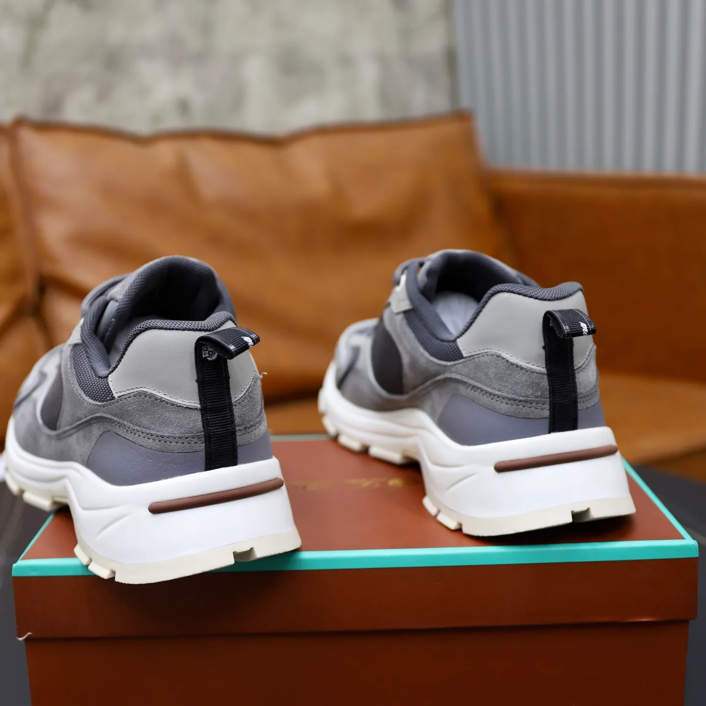 Factory price: 💰520Loropiana LP men's shoes ♞size; 38-44 "45.46 customization" cowhide stitching. It is really easy to wear, lazy, loose, casual, perfect comfort. There are many color choices, and they all look good with clothes. Is it true that Loropiana can bring social value? “Loropiana is the best thing money can buy”